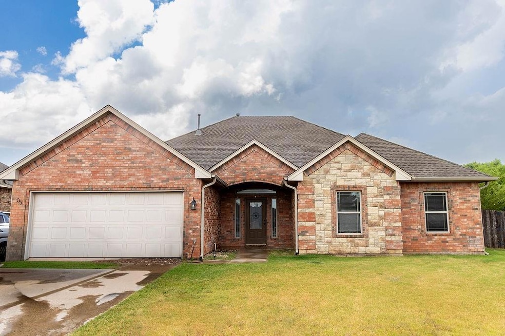 1414 Limestone Way, Elgin, OK 73538 - photo 1