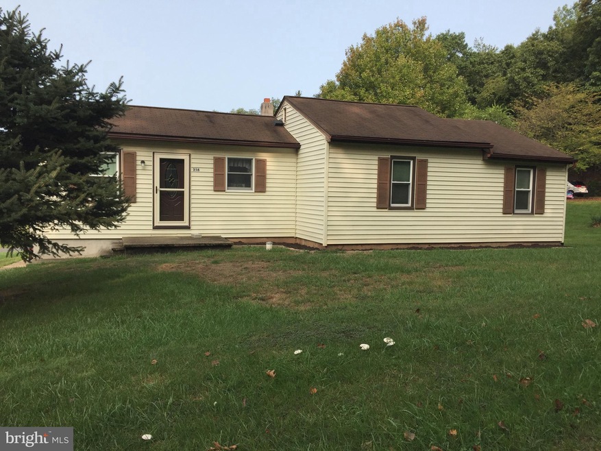 316 N Sunrise Ln, Boyertown, PA 19512 - photo 1