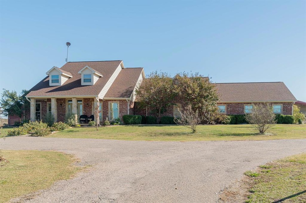5523 Fm 1752 S, Whitewright, TX 75491 - photo 1