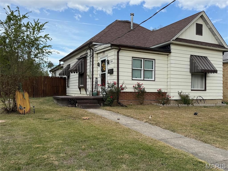 518 E Keyes St, Du Quoin, IL 62832 - photo 1