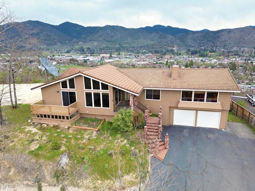 1039 NW Starlite Place, Grants Pass, OR 97526 - photo 1