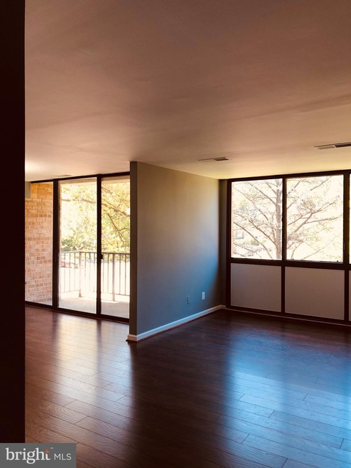 527 N Armistead St unit 202, Alexandria, VA 22312 - photo 1