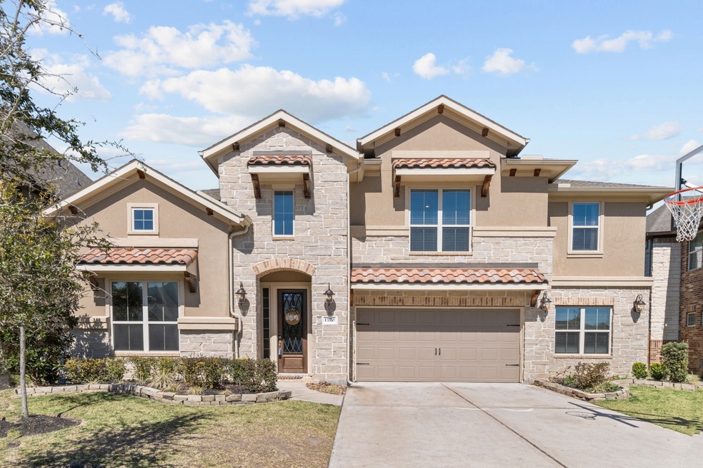 Welcome home to this spacious Lennar home!