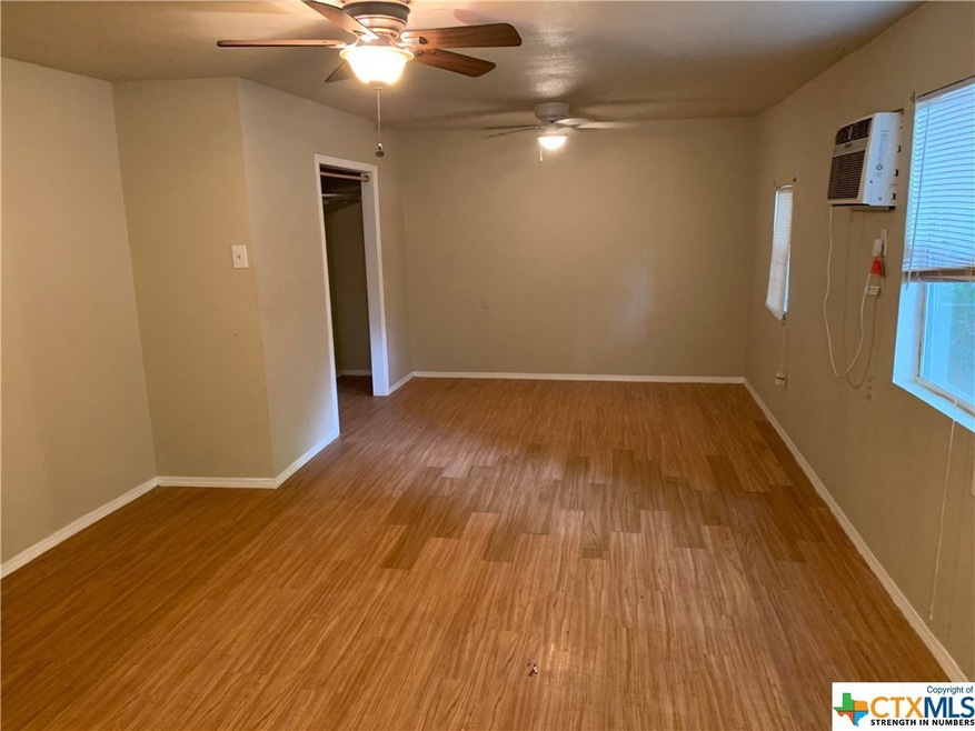 1007 Hackberry St unit D, San Marcos, TX 78666 - photo 1