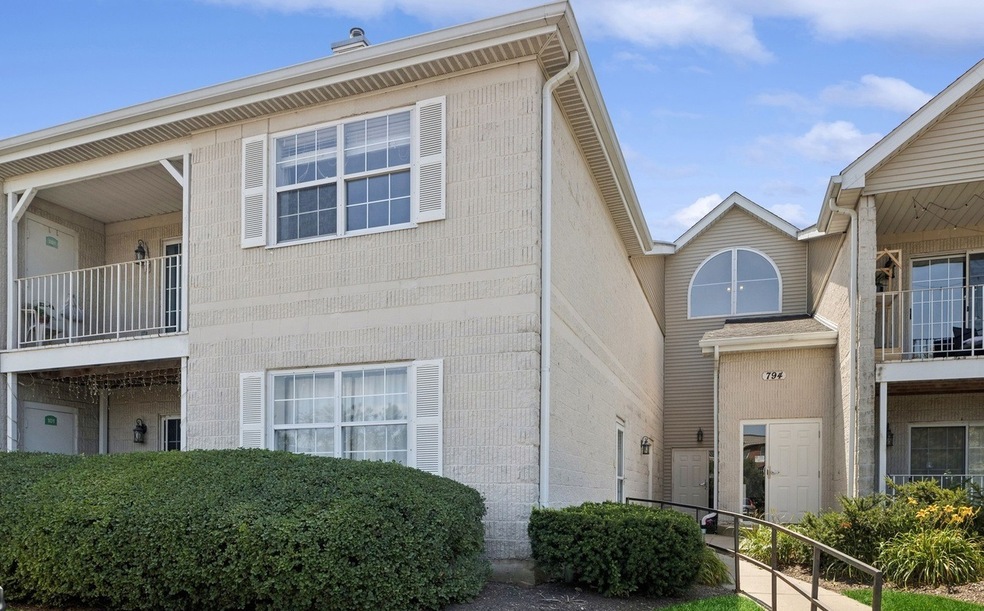 794 N Gary Ave unit 104, Carol Stream, IL 60188 - photo 1