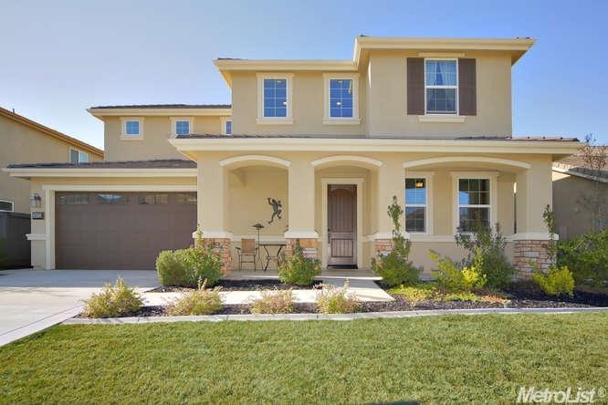 Gorgeous SOLAR home in Blackstone. 4 bedrooms plus