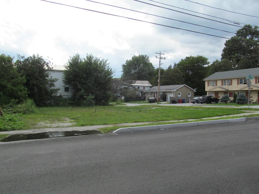 63 Pine St, Rutland, VT 05701 - photo 1