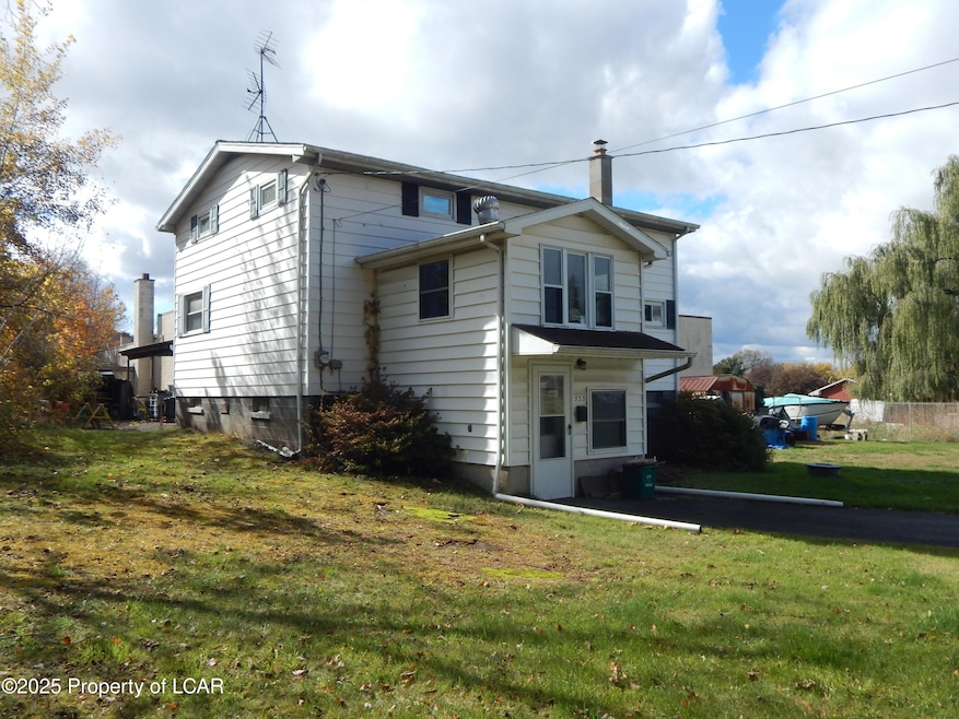 533 Penn Ave, Dupont, PA 18641 - photo 1