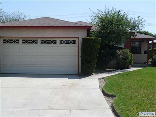 View of front property