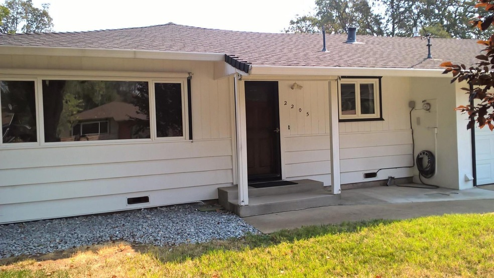 2205 Deerfield Ave, Redding, CA 96002 - photo 1