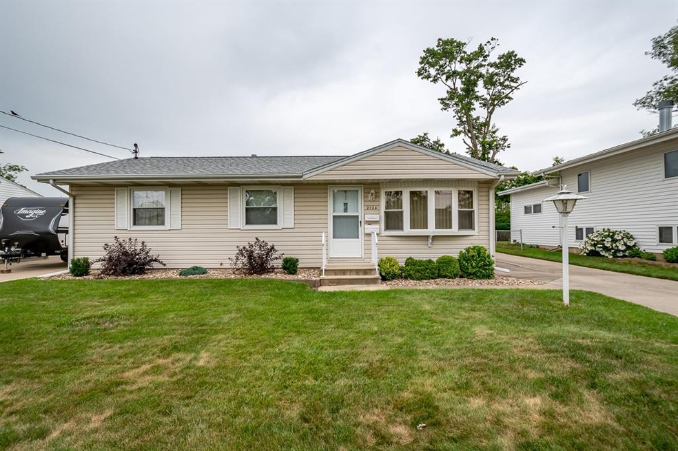 2124 Lauren Dr SW, Cedar Rapids, IA 52404 - photo 1