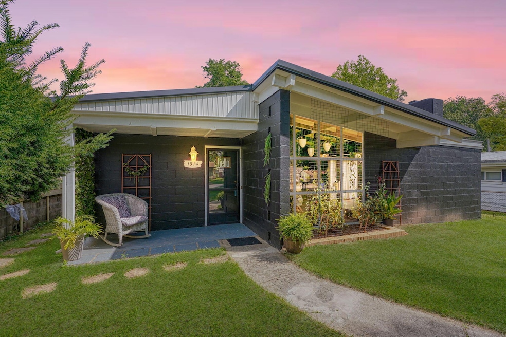 1914 Hopkins Avenue Virtual Twilight