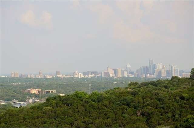 Spectacular downtown Austin views from most rooms 