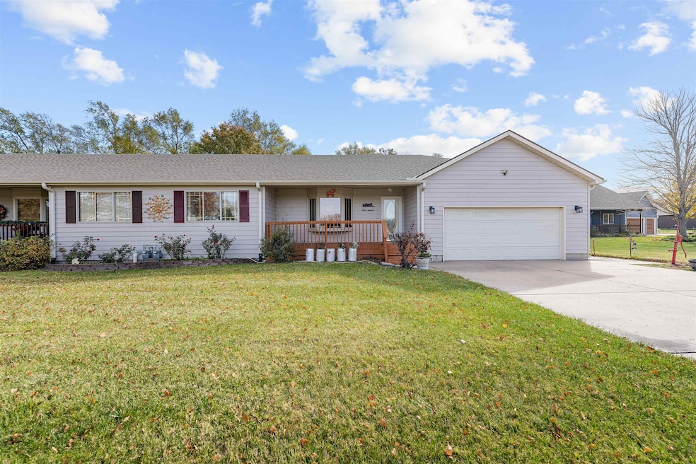 1238 Sapphire Ln, Lindsborg, KS 67456 - photo 1