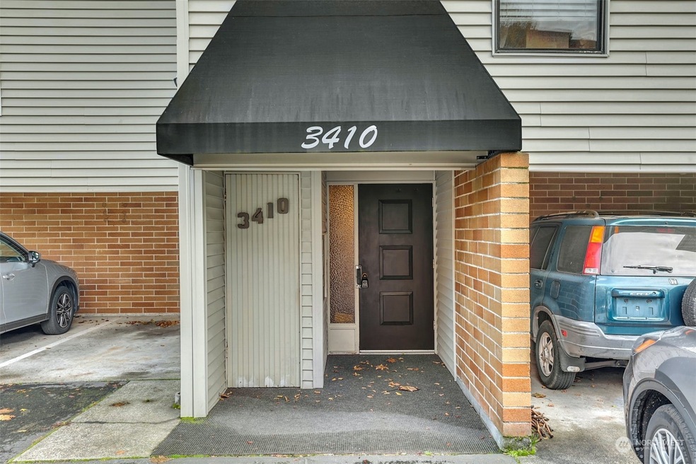 3410 25th Ave W unit 202, Seattle, WA 98199 - photo 1