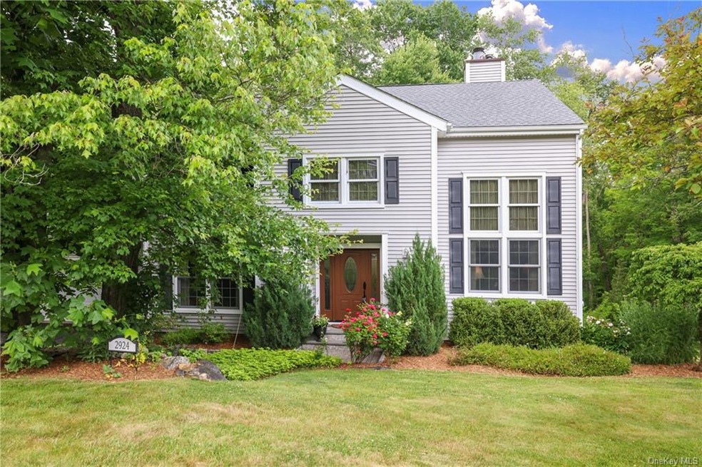 2924 Farm Walk Rd, Yorktown Heights, NY 10598 - photo 1