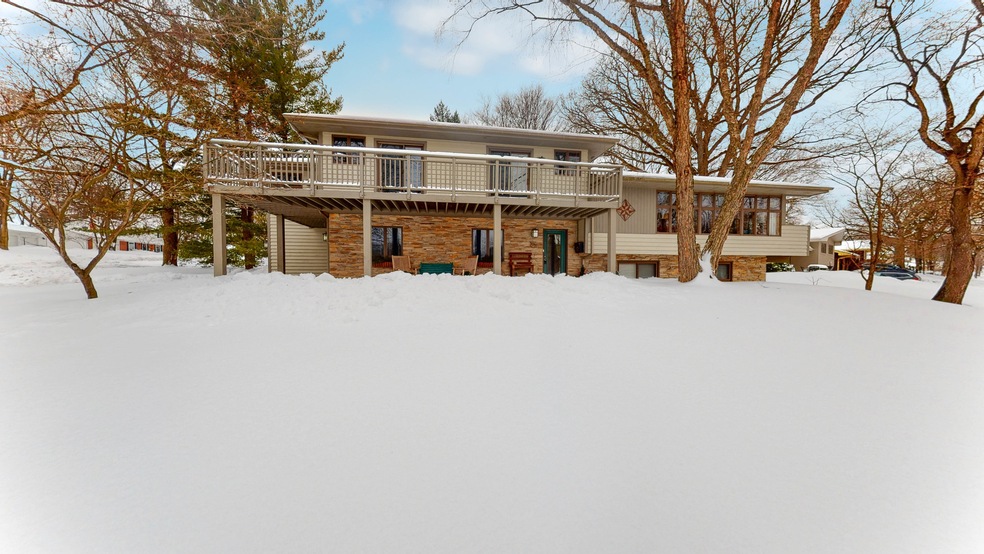 1037 Edgewater Dr, Naperville, IL 60540 - photo 1