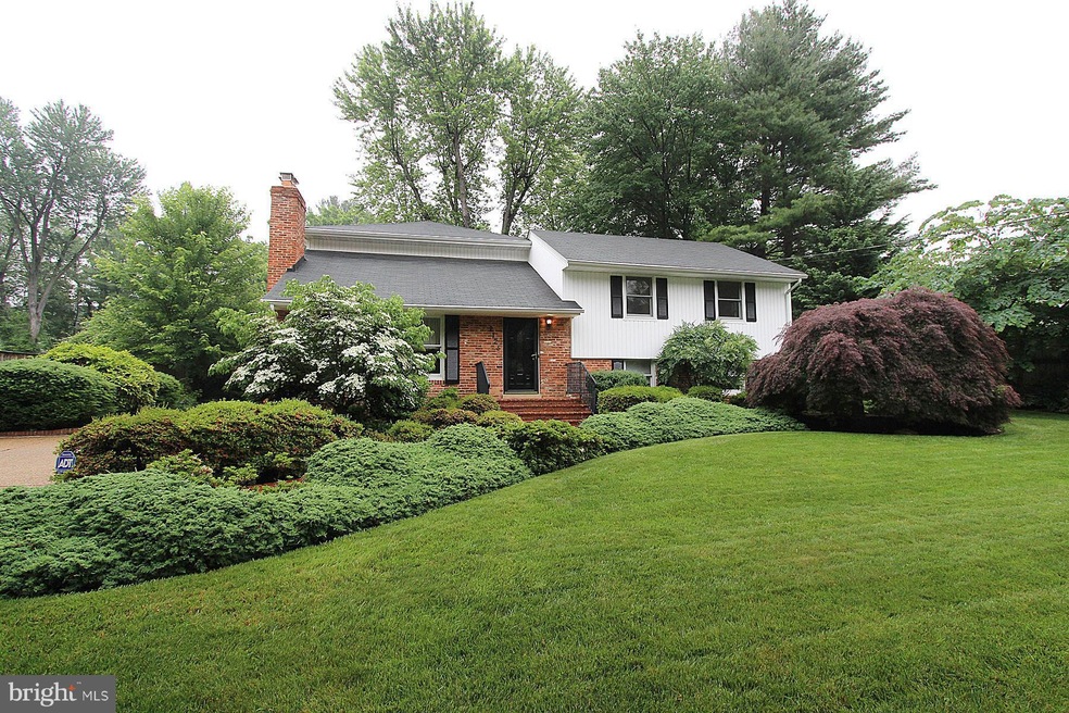 2125 Reynolds St, Falls Church, VA 22043 - photo 1