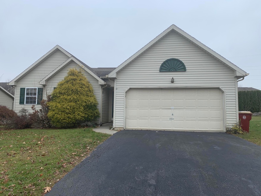 35 Crown Dr, Easton, PA 18040 - photo 1