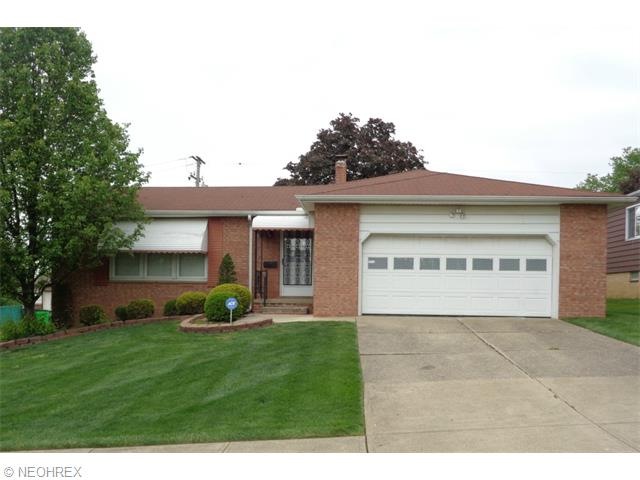 BEAUTIFUL 3 BEDROOM SPLIT-LEVEL * PRIDE OF OWNERSHIP THROUGHOUT!