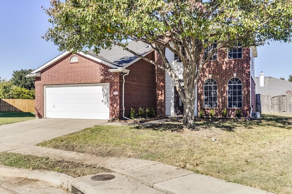 4920 Steeple Chase Ct, Grand Prairie, TX 75052 - photo 1