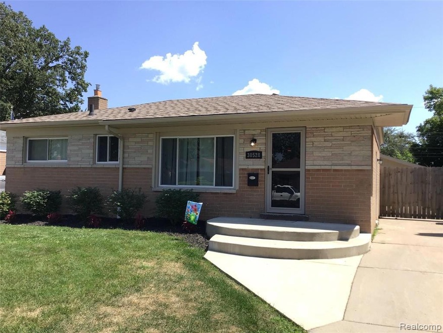 30528 Indigo St, Roseville, MI 48066 - photo 1