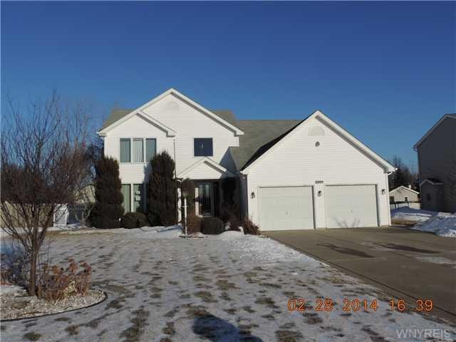 7249 Balla Dr, North Tonawanda, NY 14120 - photo 1