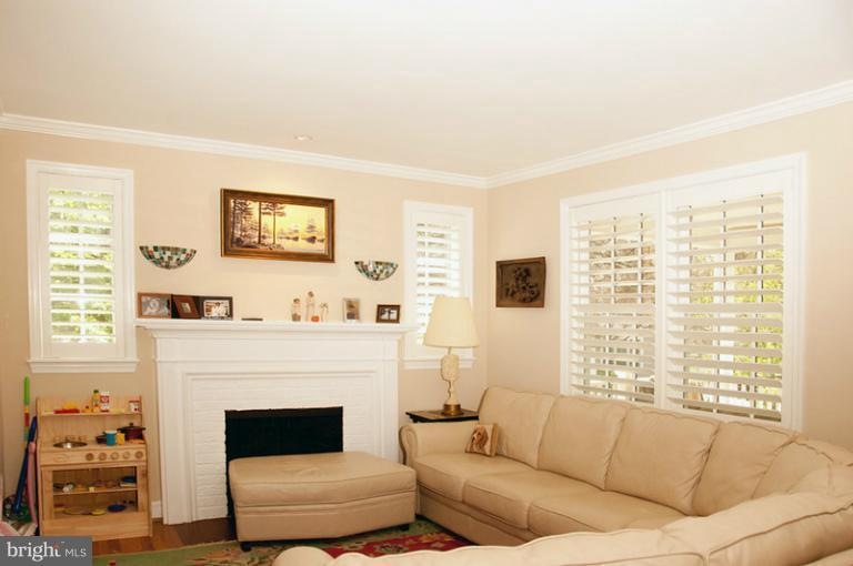 8611 Lynbrook Dr, Bethesda, MD 20814 - photo 1