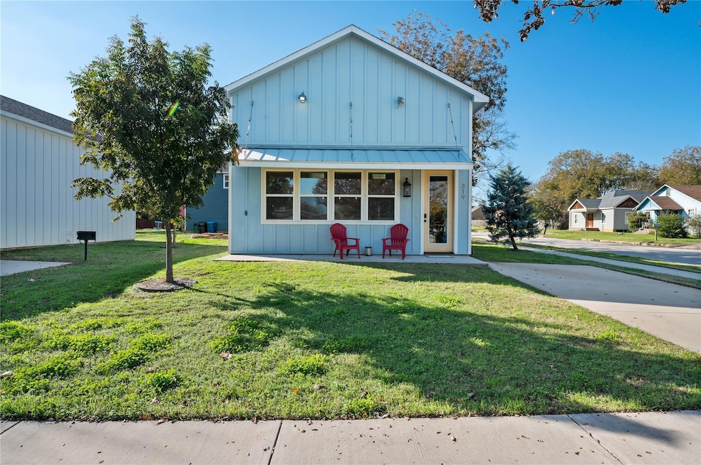 319 N Mirick Ave, Denison, TX 75020 - photo 1