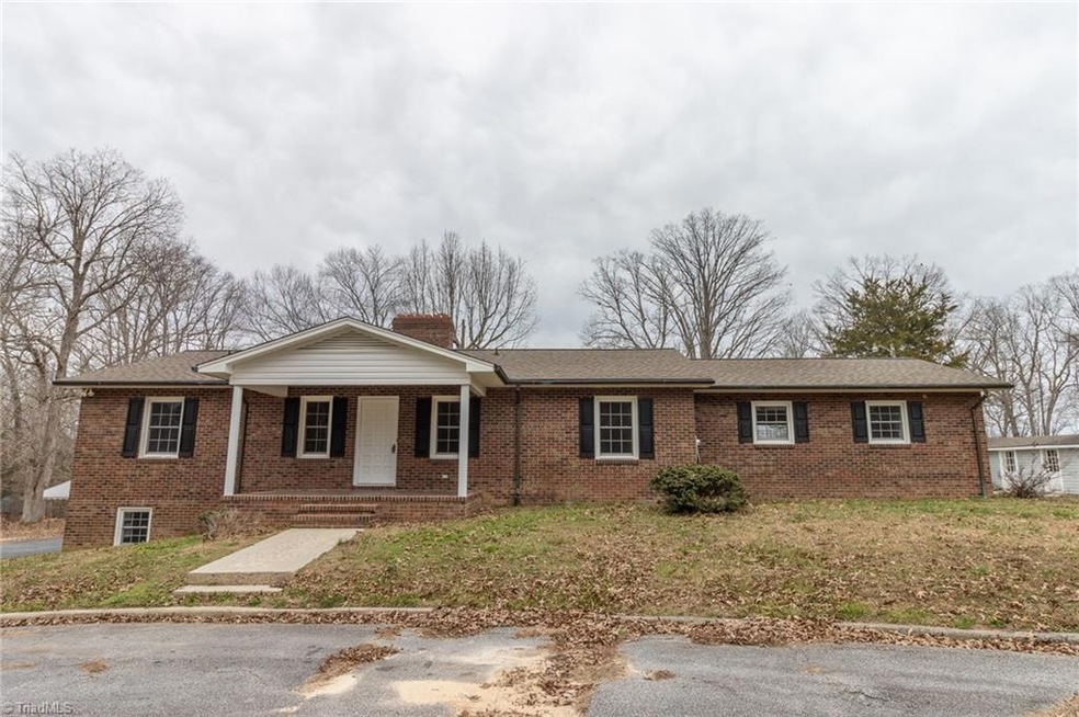 461 Oak View Ln, Asheboro, NC 27205 - photo 1