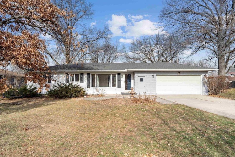 1134 Grand Blvd, Cedar Falls, IA 50613 - photo 1