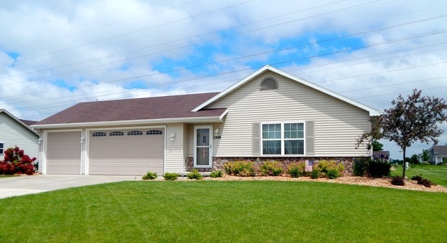 W5348 Mile Long Dr, Appleton, WI 54915 - photo 1