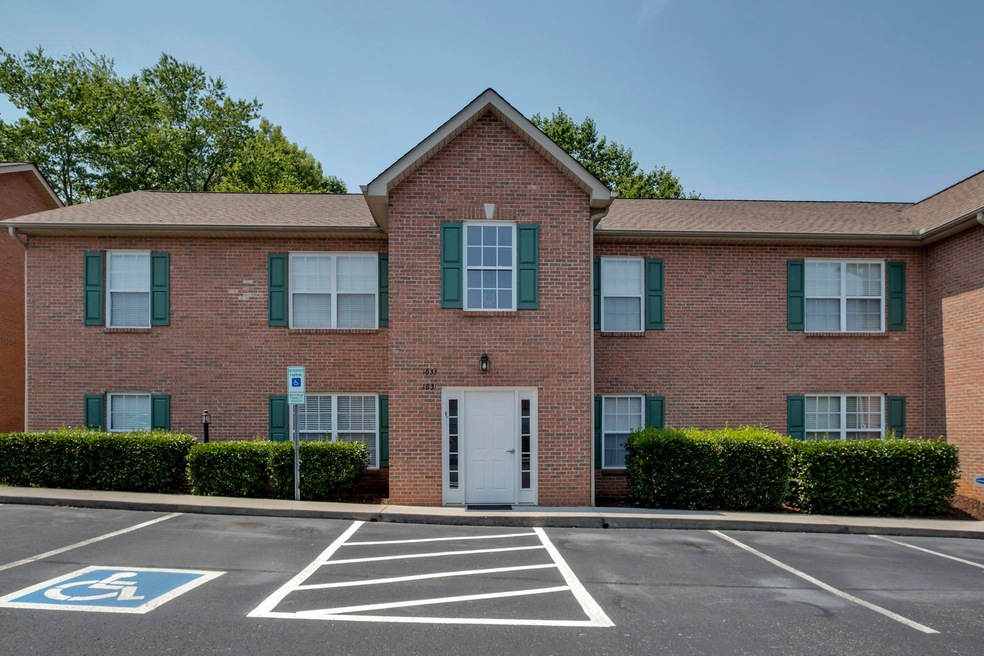 01_MapleViewWay_1633_BuldingFront
