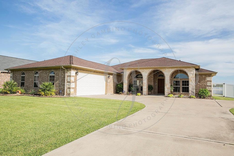 602 2nd St, Bay City, TX 77414 - photo 1
