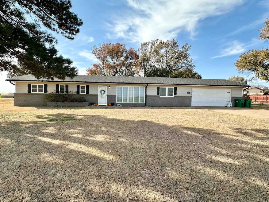 519 S Apache, Pond Creek, OK 73766 - photo 1