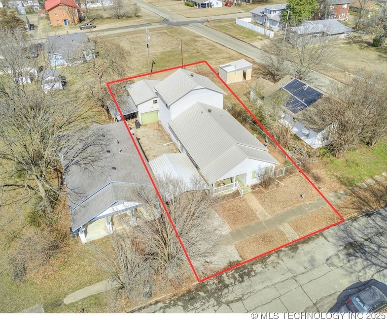 1123 E 9th St, Okmulgee, OK 74447 - photo 1