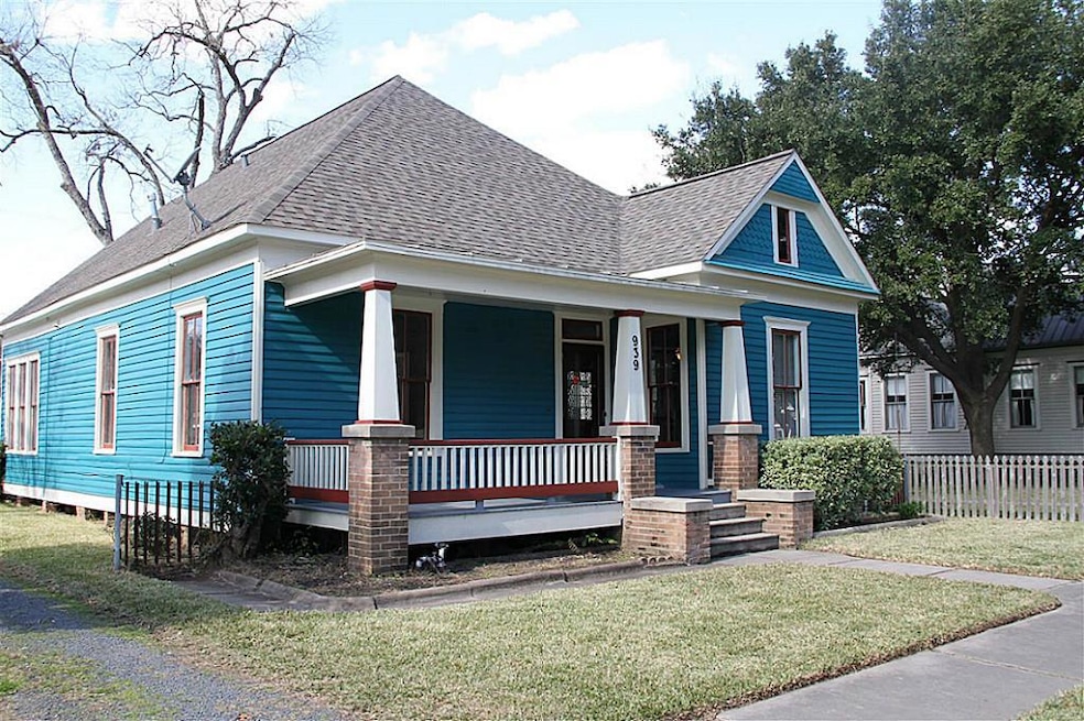939 Arlington St, Houston, TX 77008 - photo 1