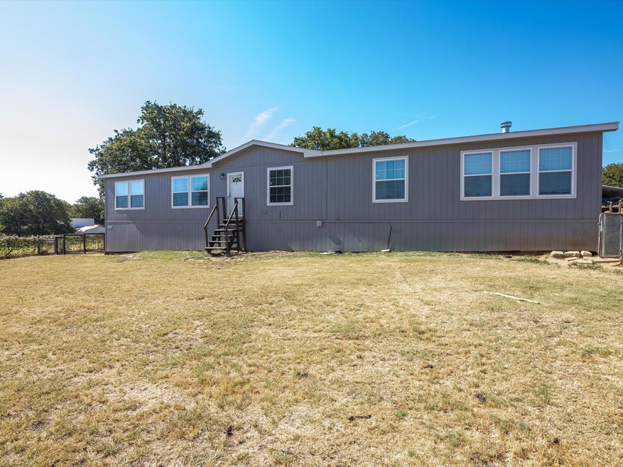 112 Salty Dog Ln, Springtown, TX 76082 - photo 1