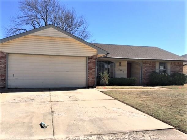 1504 Winding Creek Rd, Moore, OK 73160 - photo 1