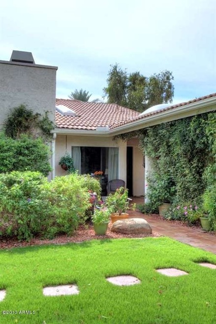 Private Quaint Entry to Charming Home