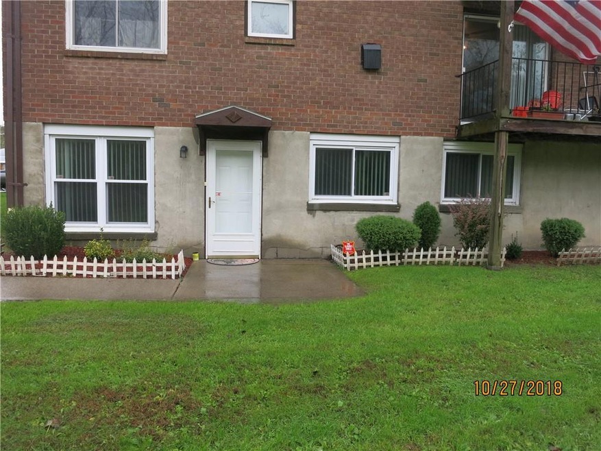 810 Parr Meadow Dr unit 8-J, Newburgh, NY 12550 - photo 1