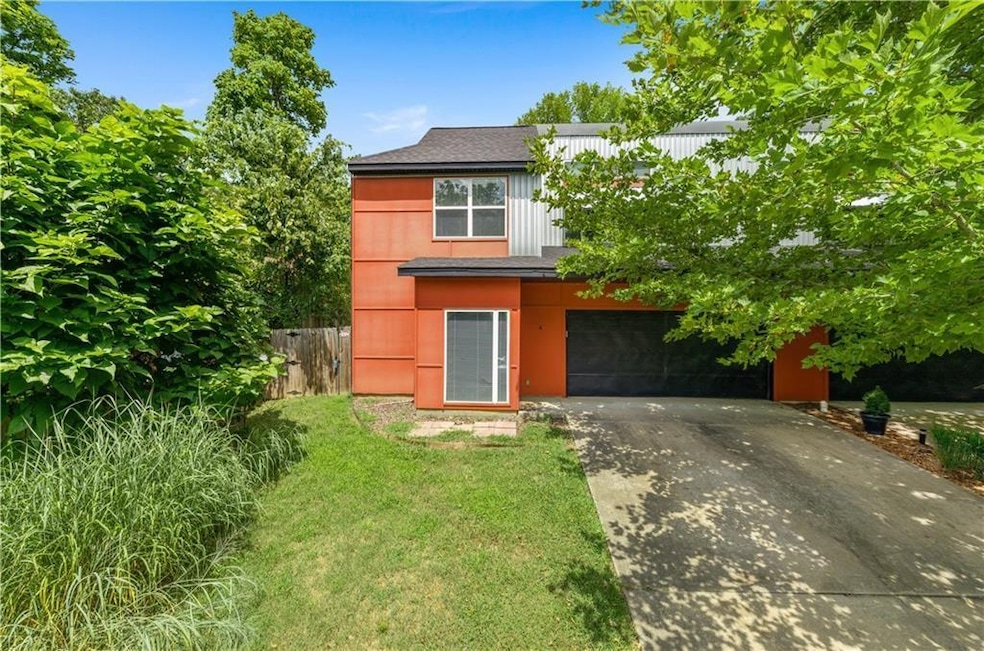 322 E Huntsville Rd unit A, Fayetteville, AR 72701 - photo 1