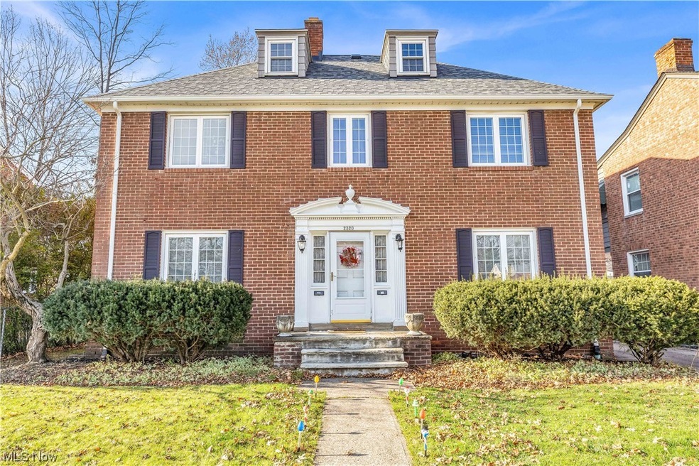 Colonial house featuring a front yard