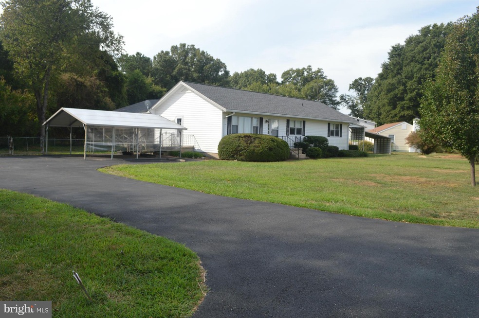 3318 Riverview Dr, Colonial Beach, VA 22443 - photo 1