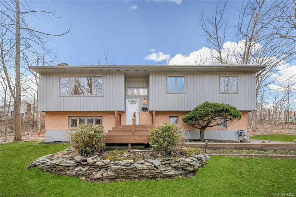 10 Ethan Allen Dr, Suffern, NY 10901 - photo 1