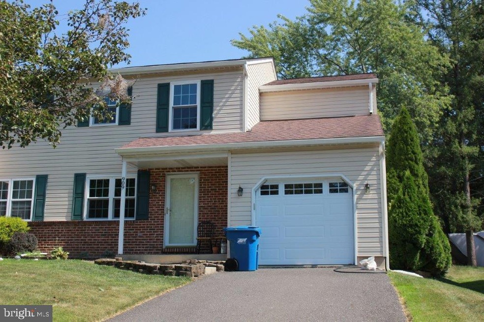 909 Pine Ct, Perkasie, PA 18944 - photo 1