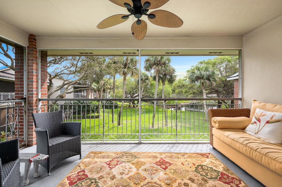 101 W Park Shores Cir unit 2W, Vero Beach, FL 32963 - photo 1