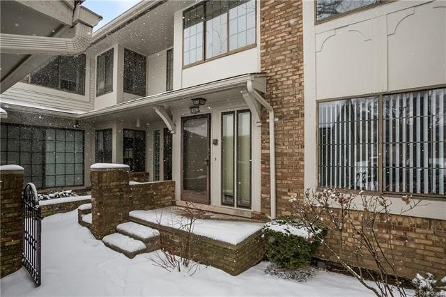 6962 Pebblecreek Woods