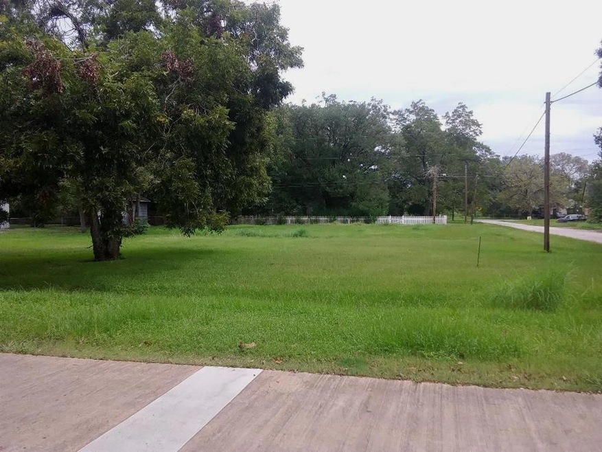 2001 Rugeley St, Bay City, TX 77414 - photo 1