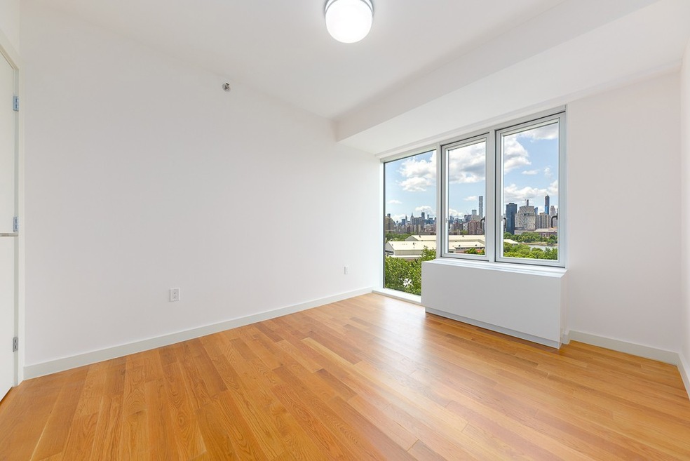 31-43 Vernon Blvd unit 306, Long Island City, NY 11106 - photo 1